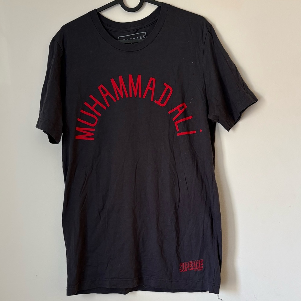 Superare Black Short Sleeve Tee with Red Muhammad Ali Graphic SUPERARE x ALI Med
